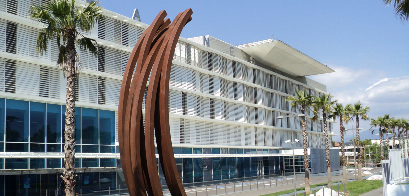 Cyberattaque paralyse l'hôpital de Cannes