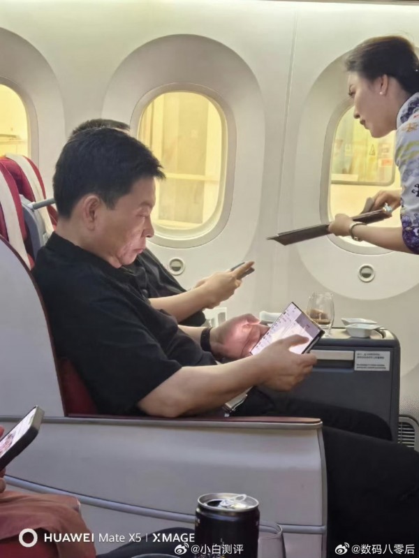 Richard Yu de Huawei aperçu avec un appareil à triple pli